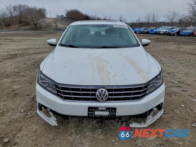 Piąte zdjęcie samochodu w środku: 2016 VOLKSWAGEN PASSAT SE VIN:1VWBT7A33GC061334 - miniatura