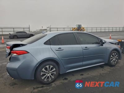 Trzecie zdjęcie samochodu z tyłu: 2021 TOYOTA COROLLA LE VIN:JTDEAMDE4MJ030456 - miniatura