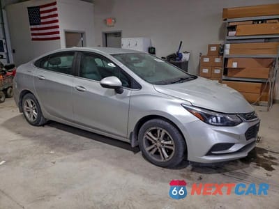 Czwarte zdjęcie samochodu z boku: 2016 CHEVROLET CRUZE LT VIN:1G1BE5SM8G7311418 - miniatura