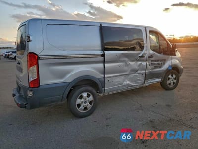 Trzecie zdjęcie samochodu z tyłu: 2017 FORD TRANSIT 250 DELIVERY VAN VIN:1FTYR1YM2HKA42899 - miniatura