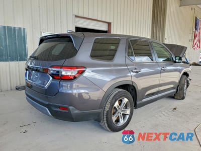 Trzecie zdjęcie samochodu z tyłu: 2025 HONDA PILOT EXL VIN:5FNYG2H49SB030569 - miniatura