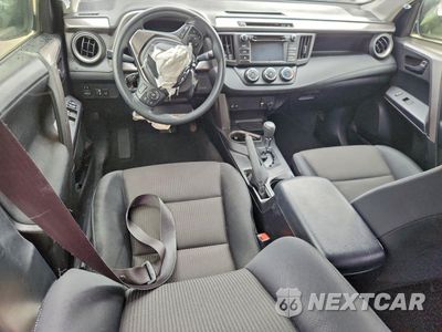 Zdjęcie 8 z 14 samochodu: 2018 TOYOTA RAV4 LE VIN:JTMZFREV6JJ735804 - miniatura