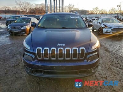 Piąte zdjęcie samochodu w środku: 2018 JEEP CHEROKEE LATITUDE VIN:1C4PJLCB9JD557378 - miniatura