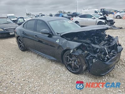 Czwarte zdjęcie samochodu z boku: 2020 ALFA ROMEO GIULIA QUADRIFOGLIO VIN:ZARFAMEV0L7626748 - miniatura