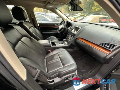 Piąte zdjęcie samochodu w środku: 2016 LINCOLN MKT VIN:2LMHJ5AT1GBL01391 - miniatura