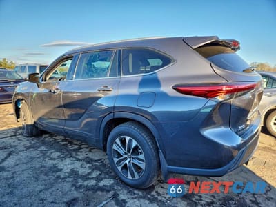 Drugie zdjęcie samochodu z przodu: 2022 TOYOTA HIGHLANDER XLE VIN:5TDGZRBH1NS584585 - miniatura