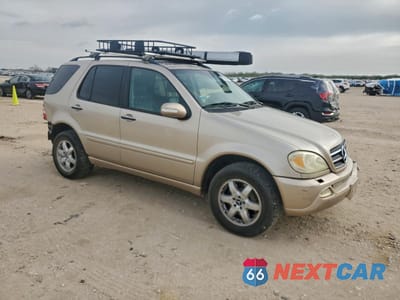 Czwarte zdjęcie samochodu z boku: 2004 MERCEDES-BENZ ML 500 VIN:4JGAB75E44A463198 - miniatura