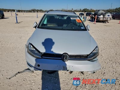 Piąte zdjęcie samochodu w środku: 2018 VOLKSWAGEN GOLF SPORTWAGEN S VIN:3VWD17AU5JM768013 - miniatura