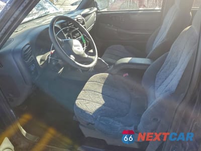 Zdjęcie 7 z 15 samochodu: 1999 GMC JIMMY VIN:1GKDT13WXX2558102 - miniatura