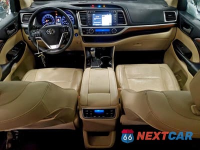 Zdjęcie 8 z 12 samochodu: 2018 TOYOTA HIGHLANDER LIMITED VIN:5TDDZRFH4JS815129 - miniatura