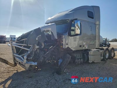 Drugie zdjęcie samochodu z przodu: 2014 VOLVO VNL SEMI TRUCK VIN:4V4NC9EH6EN162214 - miniatura