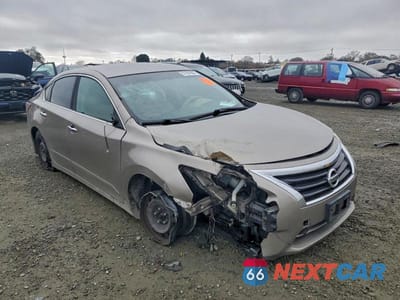 Czwarte zdjęcie samochodu z boku: 2015 NISS ALTIMA 2.5 VIN:1N4AL3AP4FN923284 - miniatura