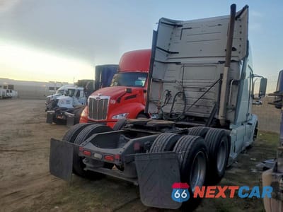 Czwarte zdjęcie samochodu z boku: 2017 VOLVO VNL SEMI TRUCK VIN:4V4NC9EH2HN972752 - miniatura