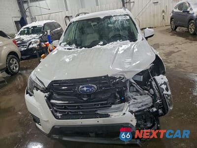 Piąte zdjęcie samochodu w środku: 2024 SUBARU FORESTER PREMIUM VIN:JF2SKACC7RH449819 - miniatura