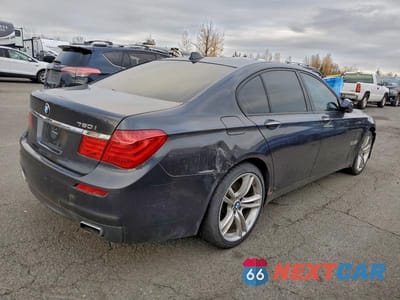 Trzecie zdjęcie samochodu z tyłu: 2012 BMW 750 I VIN:WBAKA8C50CCY37455 - miniatura