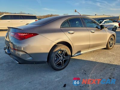 Trzecie zdjęcie samochodu z tyłu: 2025 MERCEDES-BENZ CLA 250 VIN:W1K5J4GB0SN488508 - miniatura
