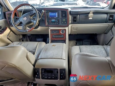 Zdjęcie 8 z 12 samochodu: 2004 CADILLAC ESCALADE ESV VIN:3GYFK66N04G307318 - miniatura