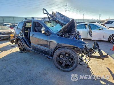 Czwarte zdjęcie samochodu z boku: 2019 JEEP GRAND CHEROKEE LAREDO VIN:1C4RJFAG5KC636286 - miniatura