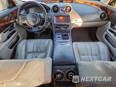 Zdjęcie 8 z 12 samochodu: 2011 JAGUAR XJ VIN:SAJWA1CB6BLV04646 - miniatura