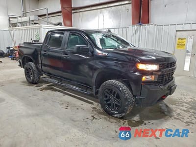Czwarte zdjęcie samochodu z boku: 2020 CHEVROLET SILVERADO K1500 TRAIL BOSS CUSTOM VIN:3GCPYCEF6LG350108 - miniatura