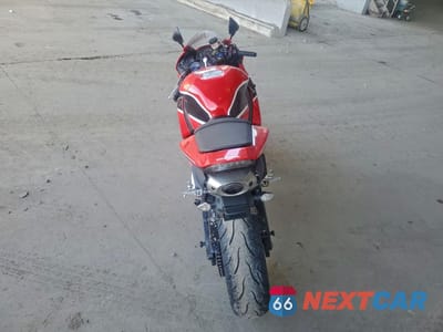 Czwarte zdjęcie samochodu z boku: 2017 HONDA CBR600 RR VIN:JH2PC40J5HK300193 - miniatura