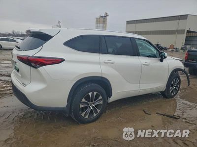Trzecie zdjęcie samochodu z tyłu: 2020 TOYOTA HIGHLANDER XLE VIN:5TDGZRBH0LS502245 - miniatura