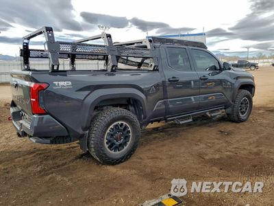 Trzecie zdjęcie samochodu z tyłu: 2024 TOYOTA TACOMA DOUBLE CAB VIN:3TMLB5JN7RM066778 - miniatura
