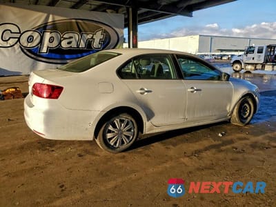 Trzecie zdjęcie samochodu z tyłu: 2013 VOLKSWAGEN JETTA BASE VIN:3VW1K7AJ8DM241674 - miniatura