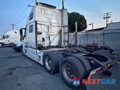 Trzecie zdjęcie samochodu z tyłu: 2014 VOLVO VN VNL VIN:4V4NC9EH0EN158756 - miniatura