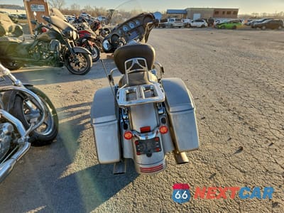 Czwarte zdjęcie samochodu z boku: 2018 HARLEY-DAVIDSON FLHX STREET GLIDE VIN:1HD1KBC15JB635718 - miniatura
