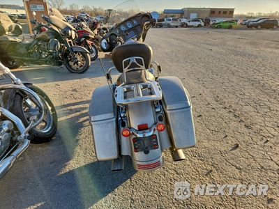 Czwarte zdjęcie samochodu z boku: 2018 HARLEY-DAVIDSON FLHX STREET GLIDE VIN:1HD1KBC15JB635718 - miniatura
