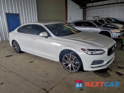 Czwarte zdjęcie samochodu z boku: 2018 VOLVO S90 T5 MOMENTUM VIN:LVY982MK0JP006759 - miniatura