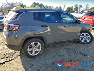 Trzecie zdjęcie samochodu z tyłu: 2023 JEEP COMPASS SPORT VIN:3C4NJDAN5PT551770 - miniatura