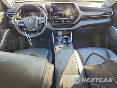 Zdjęcie 8 z 15 samochodu: 2021 TOYOTA HIGHLANDER XLE VIN:5TDGZRAH8MS521161 - miniatura