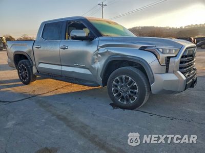 Czwarte zdjęcie samochodu z boku: 2025 TOYOTA TUNDRA CREWMAX LIMITED VIN:5TFJA5DB0SX264579 - miniatura