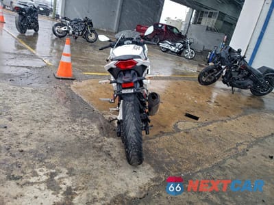 Czwarte zdjęcie samochodu z boku: 2017 KAWASAKI EX300 B VIN:JKAEX8B19HDA35742 - miniatura