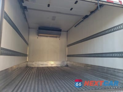 Zdjęcie 10 z 13 samochodu: 2023 ISUZU NQR REFRIGERATED BOX TRUCK VIN:JALE5W166P7900561 - miniatura