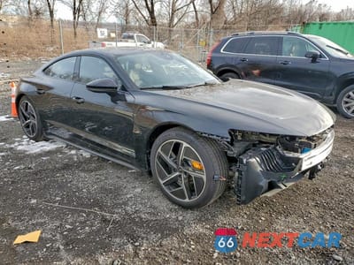 Czwarte zdjęcie samochodu z boku: 2024 AUDI RS E-TRON GT VIN:WAUBHBFW8R7901563 - miniatura