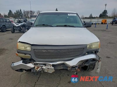 Piąte zdjęcie samochodu w środku: 2003 GMC NEW SIERRA C1500 VIN:1GTEC14V13Z348575 - miniatura