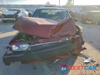 Piąte zdjęcie samochodu w środku: 1990 TOYOTA CAMRY DLX VIN:4T1SV21E8LU129726 - miniatura