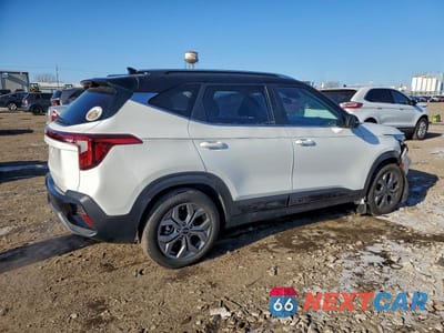 Trzecie zdjęcie samochodu z tyłu: 2024 KIA SELTOS S VIN:KNDEU2AA6R7567346 - miniatura