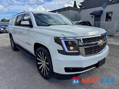 Czwarte zdjęcie samochodu z boku: 2015 CHEVROLET SUBURBAN C1500 LT VIN:1GNSCJKC8FR505342 - miniatura
