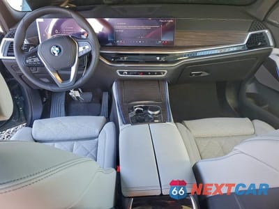 Zdjęcie 8 z 13 samochodu: 2026 BMW X5 XDRIVE50E VIN:5UX43EU01T9120789 - miniatura