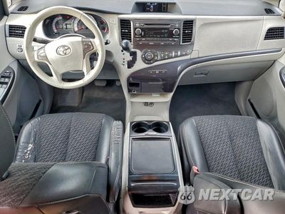 Zdjęcie 8 z 13 samochodu: 2012 TOYOTA SIENNA SPORT VIN:5TDXK3DC8CS210622 - miniatura