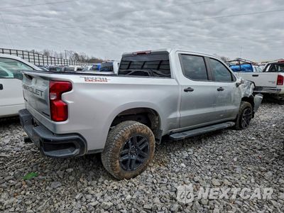 Trzecie zdjęcie samochodu z tyłu: 2021 CHEVROLET SILVERADO K1500 TRAIL BOSS CUSTOM VIN:3GCPYCEF7MG229881 - miniatura