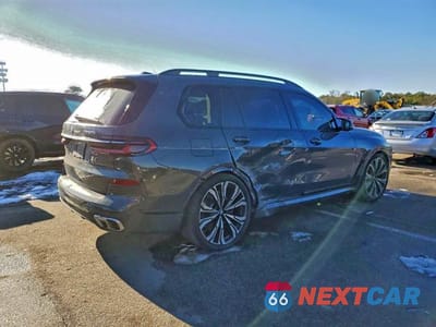 Trzecie zdjęcie samochodu z tyłu: 2025 BMW X7 M60I VIN:5UX33EM09S9Z58501 - miniatura