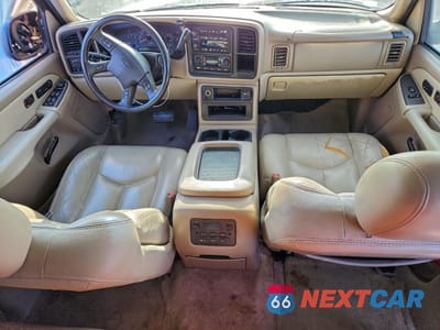 Zdjęcie 8 z 13 samochodu: 2003 CHEVROLET SUBURBAN C1500 VIN:1GNEC16Z63J220824 - miniatura