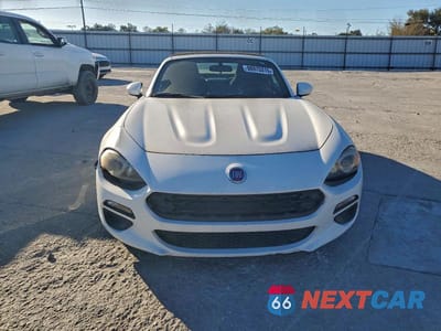 Piąte zdjęcie samochodu w środku: 2017 FIAT 124 SPIDER 2D CONVERTIBLE CLASSIC VIN:JC1NFAEK9H0102197 - miniatura