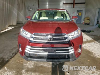 Piąte zdjęcie samochodu w środku: 2018 TOYOTA HIGHLANDER LE VIN:5TDBZRFH1JS869009 - miniatura