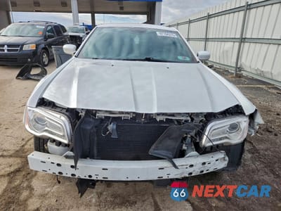 Piąte zdjęcie samochodu w środku: 2014 CHRYSLER 300 VIN:2C3CCARG2EH316050 - miniatura